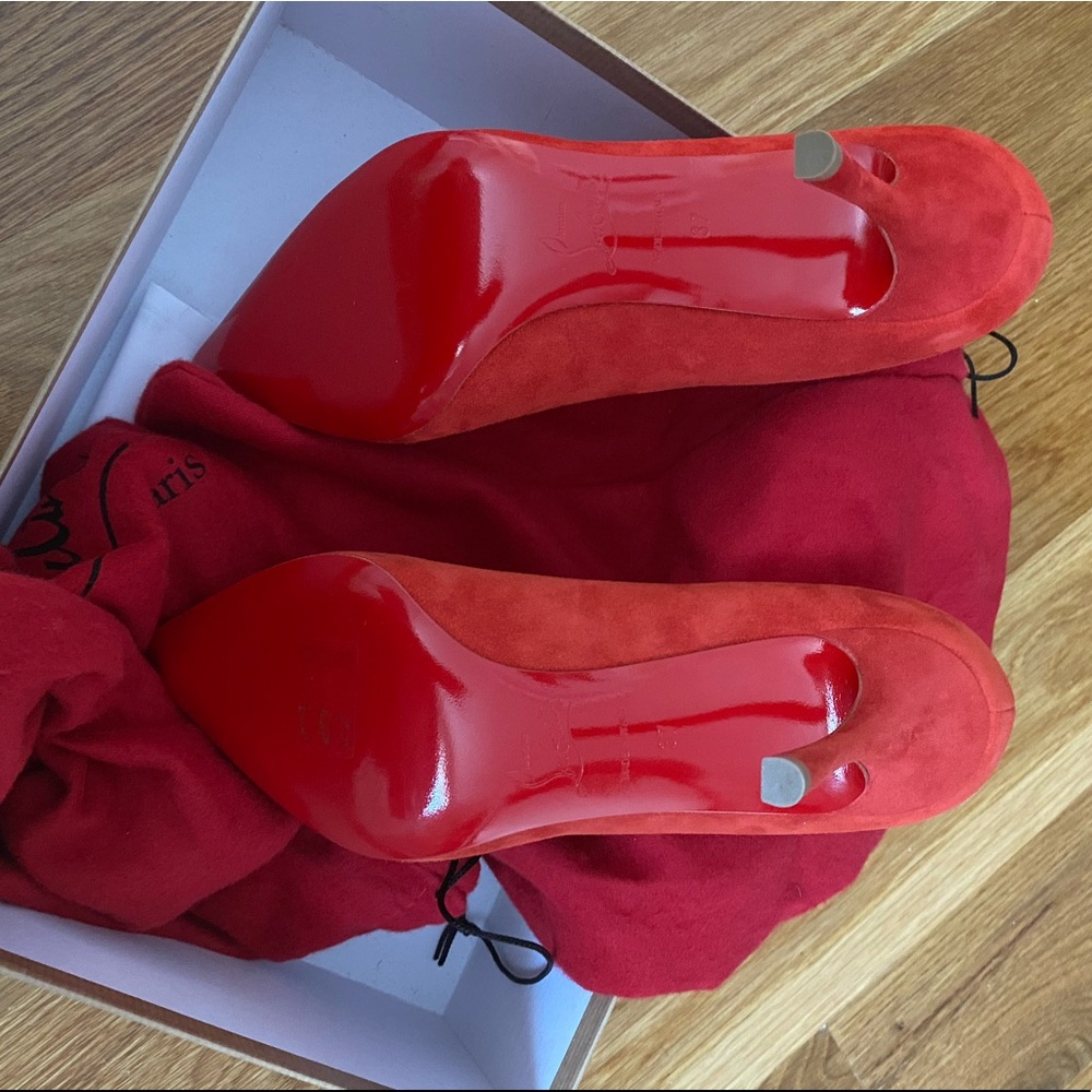 Christian Louboutin SCALOPUMP 85 Suede Bow Heels - Picture 2 of 3